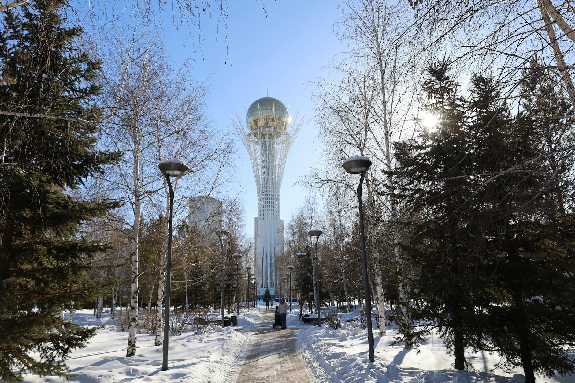 Астана — ночной вид городской архитектуры